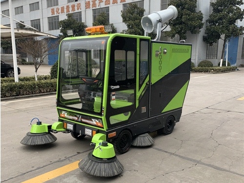 四轮多功能清扫车