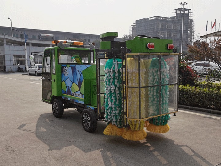 道路护栏清洗车.jpg 道路护栏清洗车.jpg